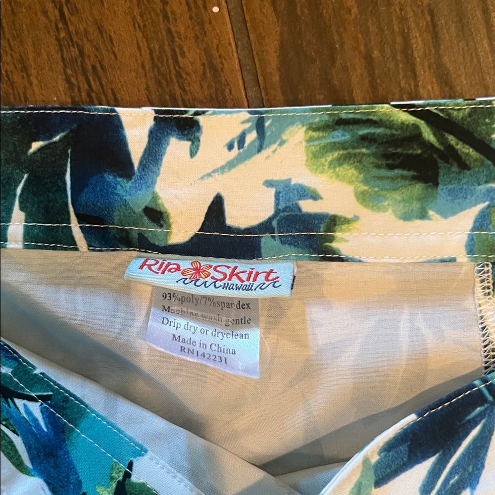 Ripskirt Hawaii Leafy Print Skirt in Blue and Green - Picture 2 of 3